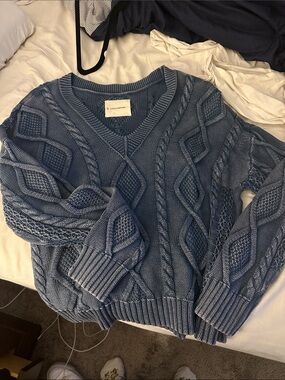 Lucky Brand Women's Blue Cable Knit V-Neck Sweater